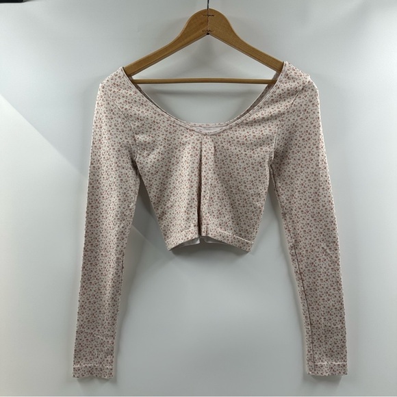 Aeropostale Tops - Aeropostale Floral-Ribbed Reversible Cropped Top – Size M